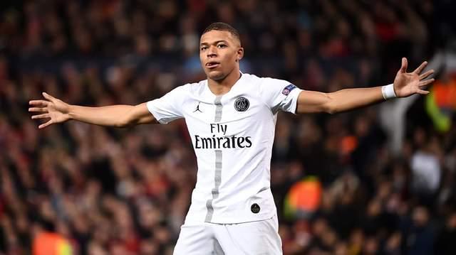 纽卡球迷在基地附近拉横幅：伊萨克是只纯粹的老鼠