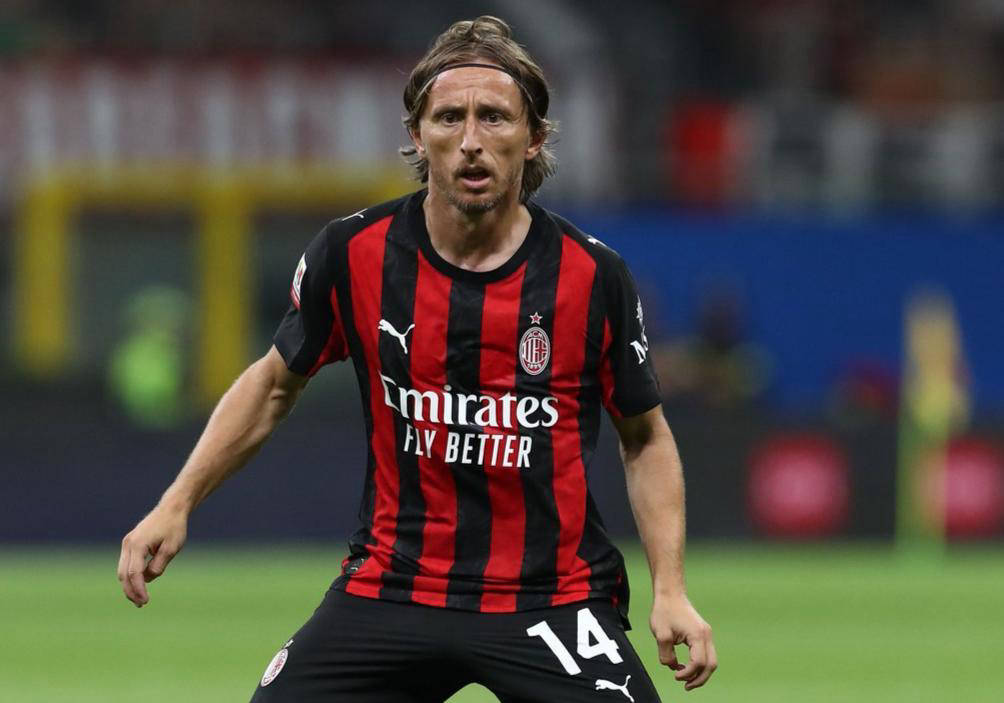 记者：弗拉霍维奇遭佛罗伦萨球迷种族歧视侮辱，导致比赛中断