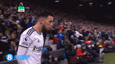 梦幻联动！T1四人组造访拜仁主场，领取印有自己名字的拜仁队服