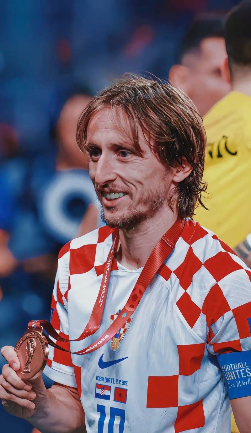 阿邦拉霍：只有曼联给出高额转会费，维拉才会卖沃特金斯